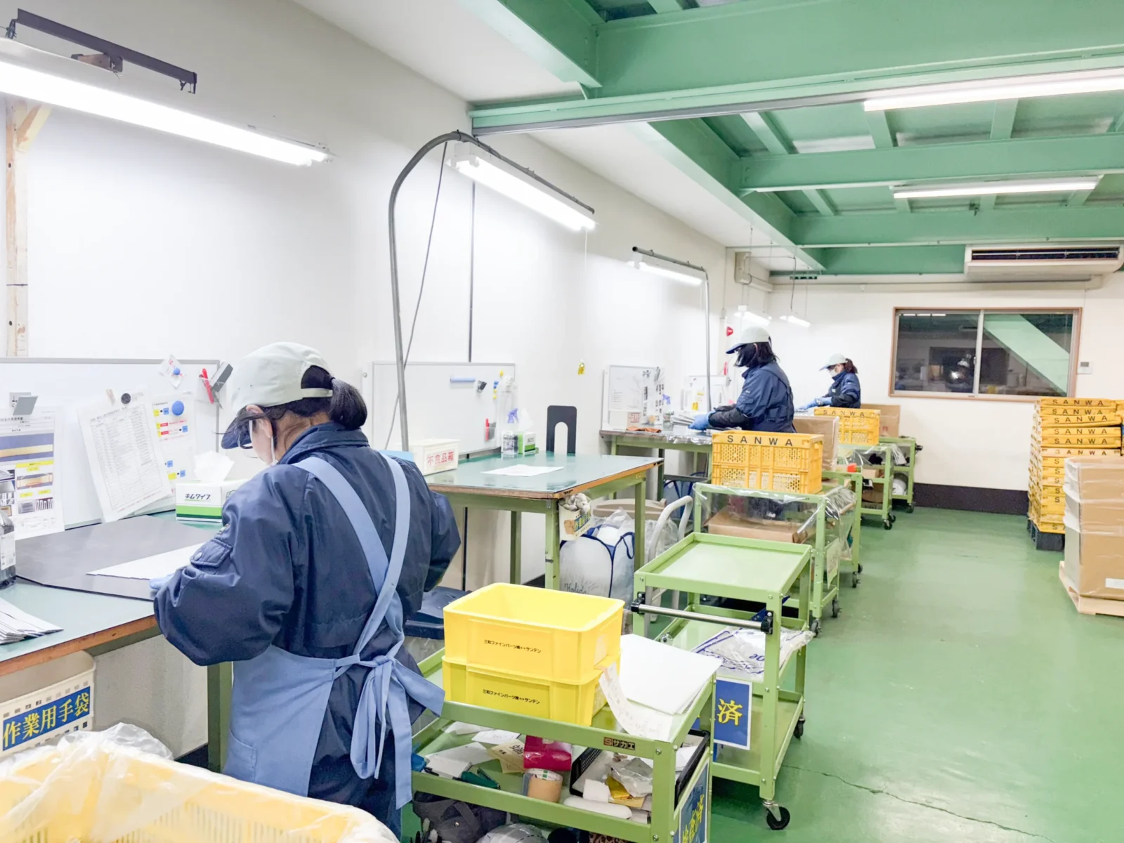 三和ファインパーツの業務風景